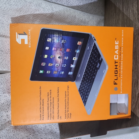 3/$35 FlightCase, Bluetooth 3.0 Keyboard case with Power Bank - Picture 3 of 12